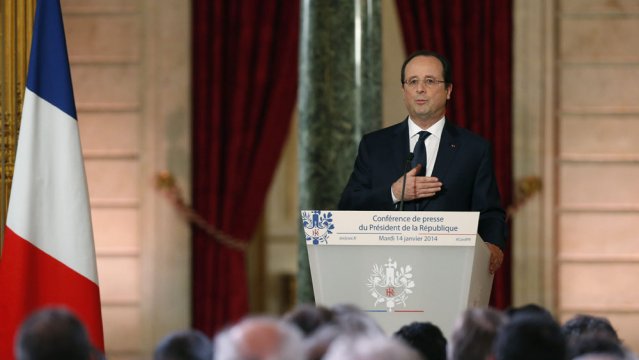 El presidente François Hollande comparece en una rueda de prensa en París, Francia.