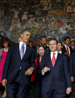 Presidente Enrique Peña Nieto y su contraparte de USA Barack Obama (izq) en Palacio Nacional de la Ciudad de México , Mayo 2013.